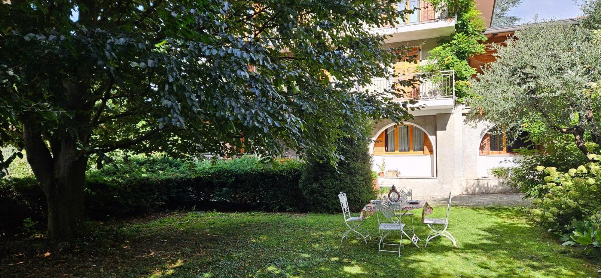 Appartamento Con Ingresso Autonomo, Giardino Privato E Portico Introbio Exterior foto