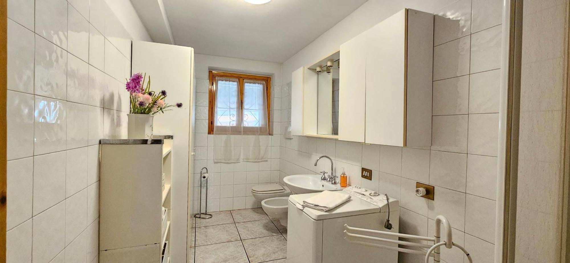 Appartamento Con Ingresso Autonomo, Giardino Privato E Portico Introbio Exterior foto