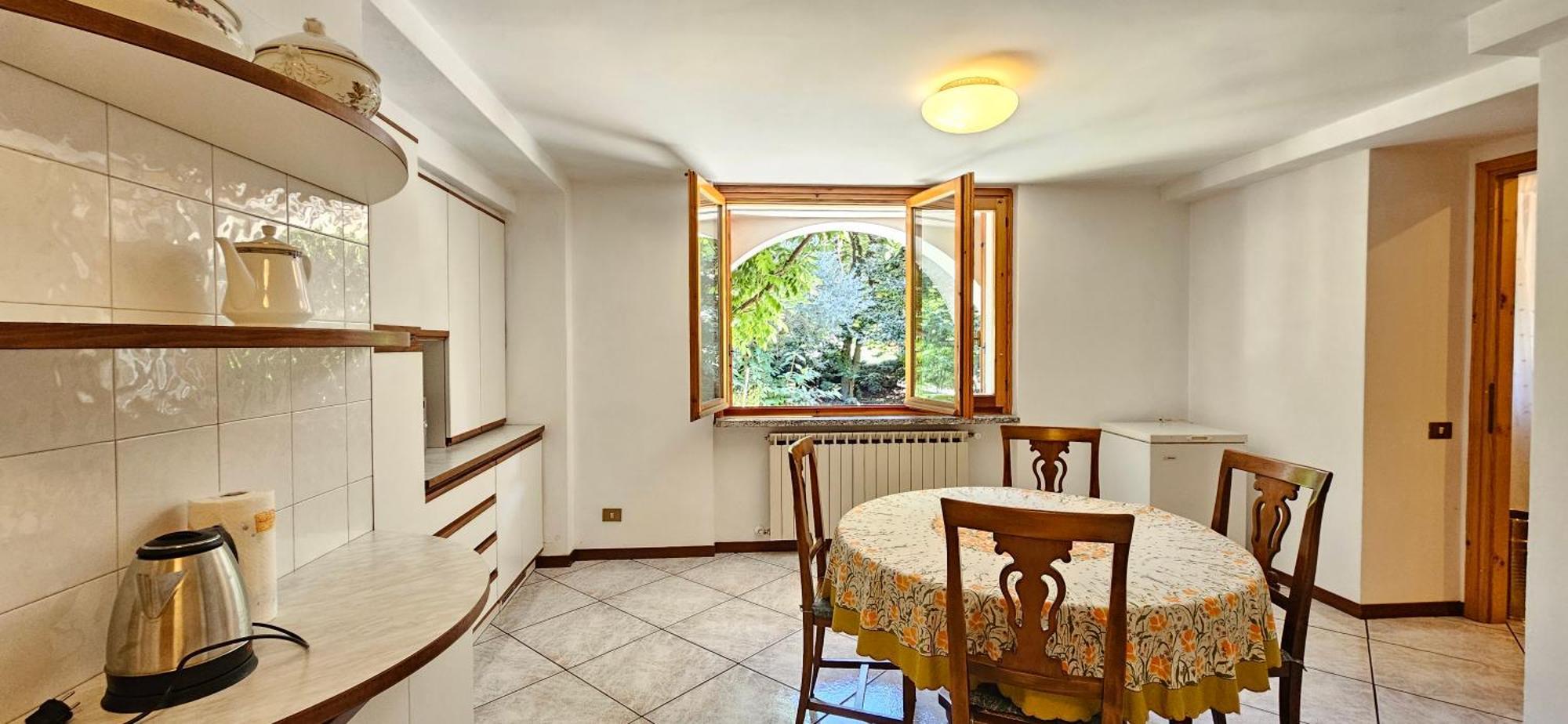 Appartamento Con Ingresso Autonomo, Giardino Privato E Portico Introbio Exterior foto